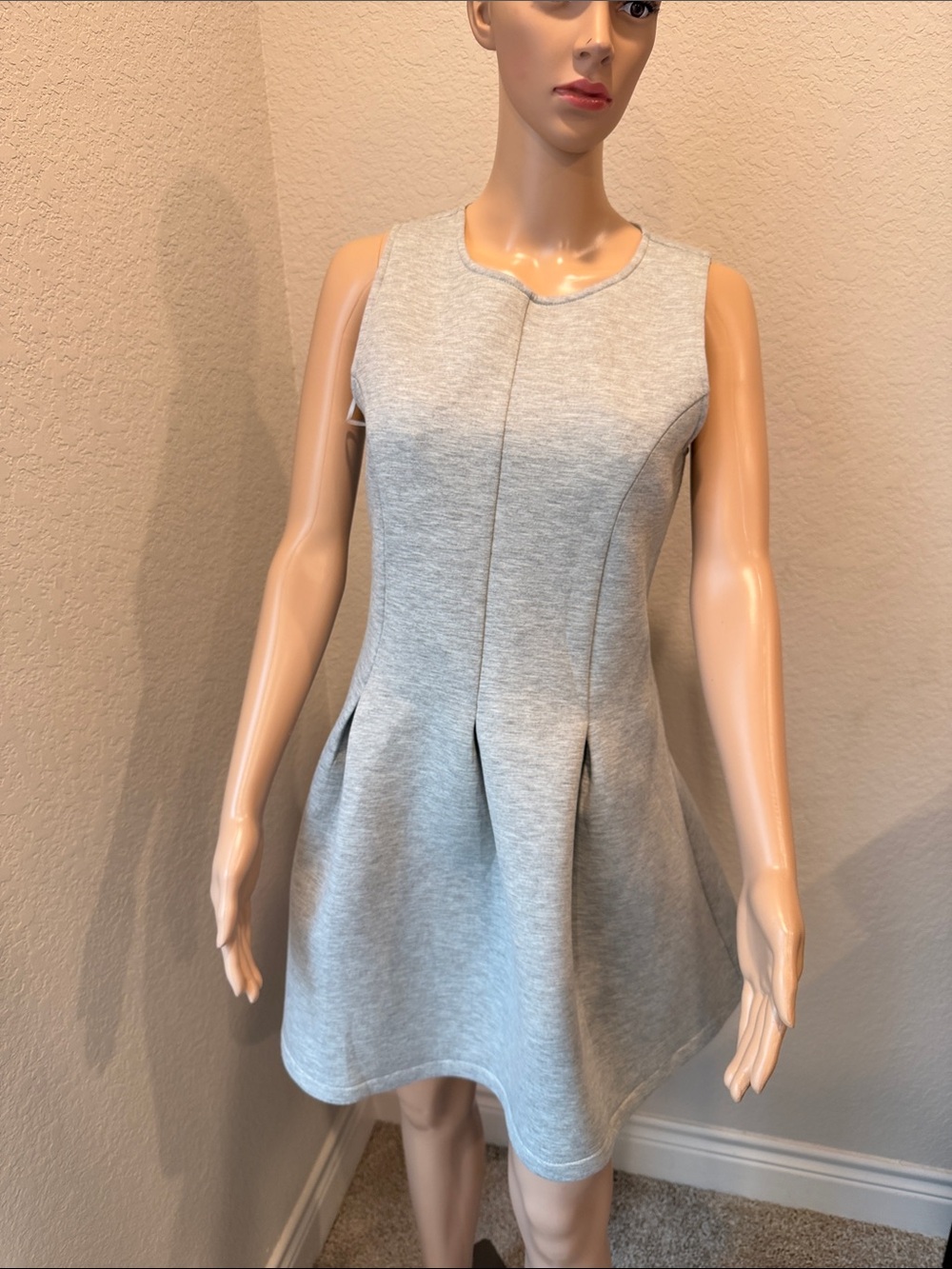 NWT Romeo + Juliet Sleeveless Light Gray A-Line Knit Dress